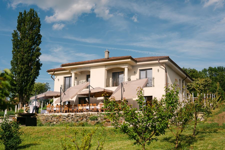 Pregătiri pentru eveniment — Villa Gouster